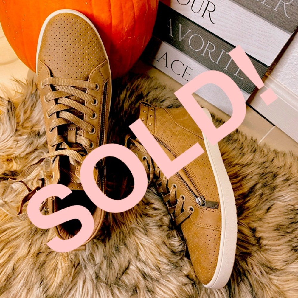 Fall Favorites: NWOB UGG Casual High Top Sneakers